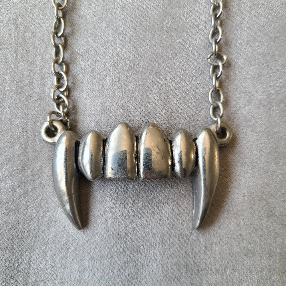 Rock Rebel Fang Necklace